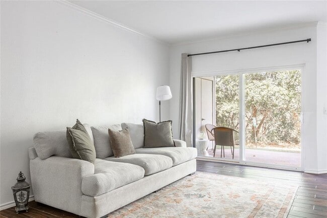 Building Photo - 6000 Shepherd Mountain Cove Unit 1102