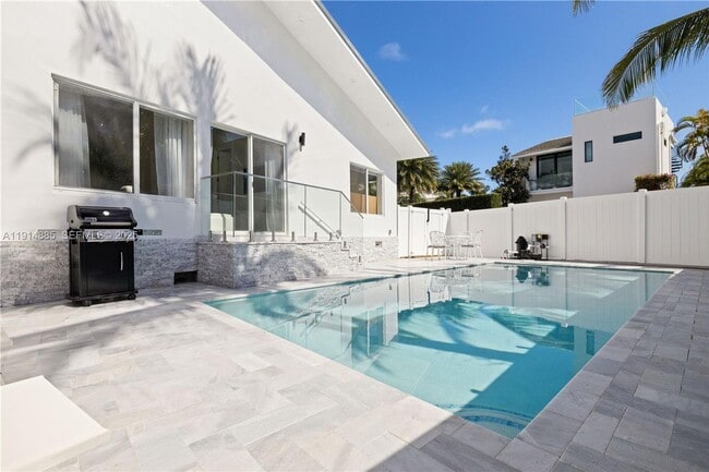 Building Photo - 12 Adams Rd