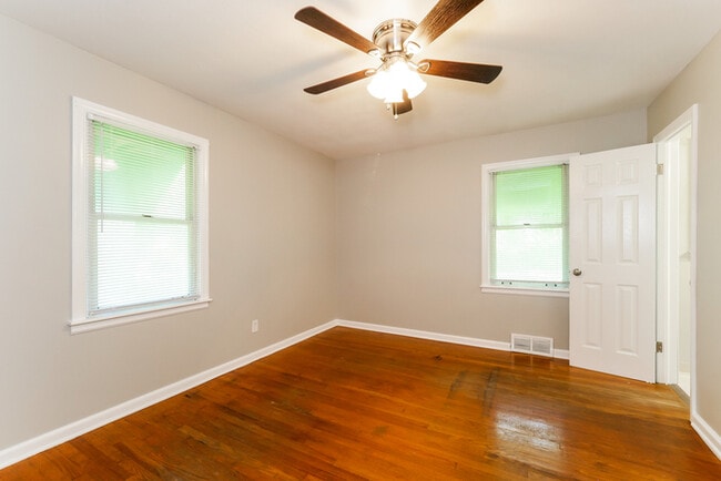Photo - 10504 Eastern Ave