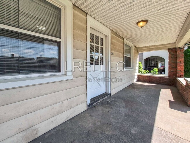 Photo - 311 S 38th St