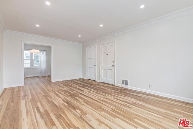 Photo - 405-404 Shirley Pl Unit 3/4