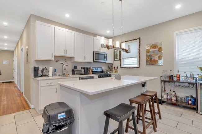 Building Photo - 228 Calumet St Unit 1