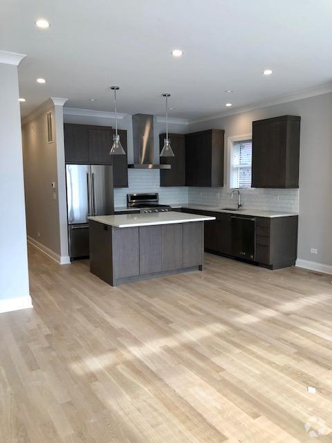 Building Photo - 2 bedroom in Chicago IL 60657 Rental