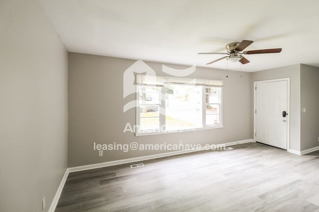 Photo - 1061 55th St