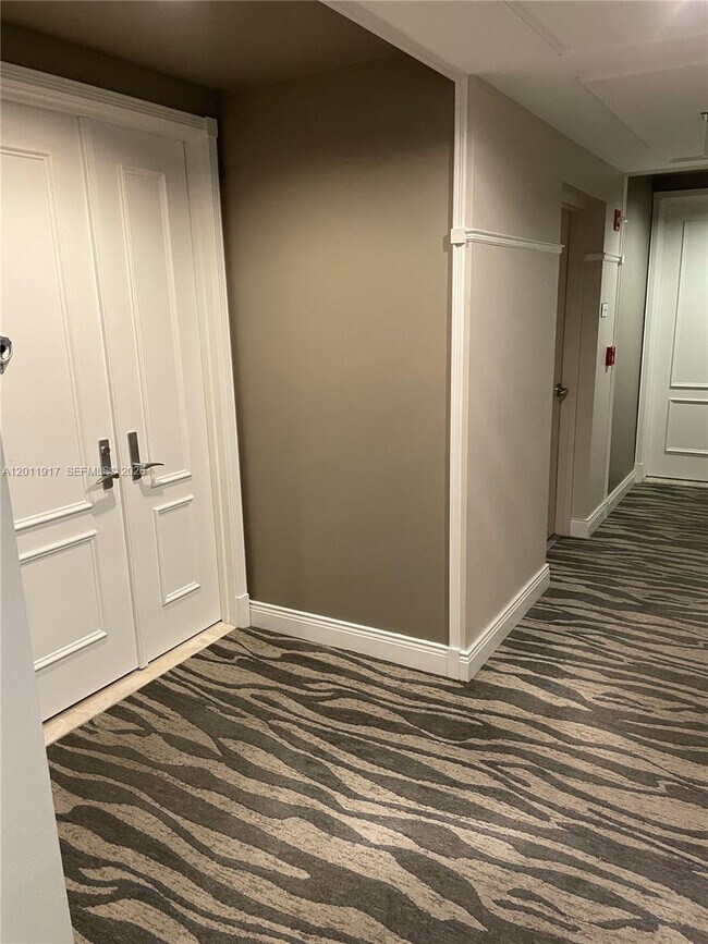 Photo - 848 Brickell Key Dr Unit 1402
