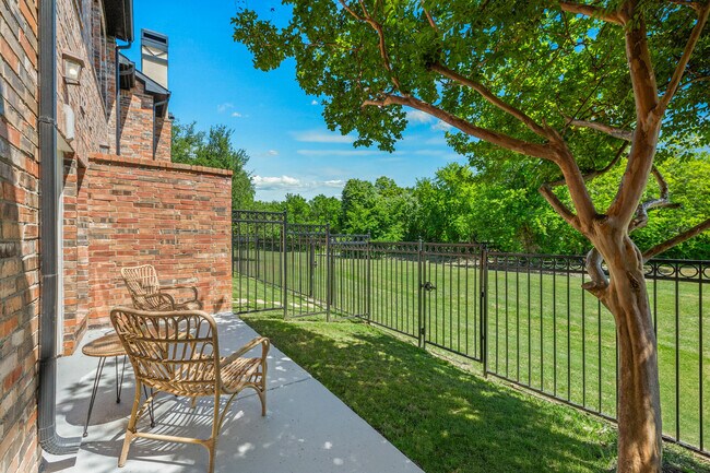 Villas At Parkside