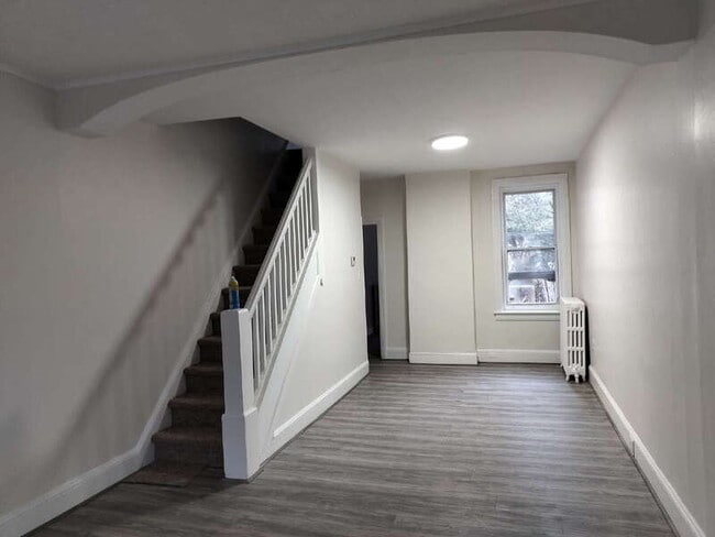 Building Photo - 547 Centre St