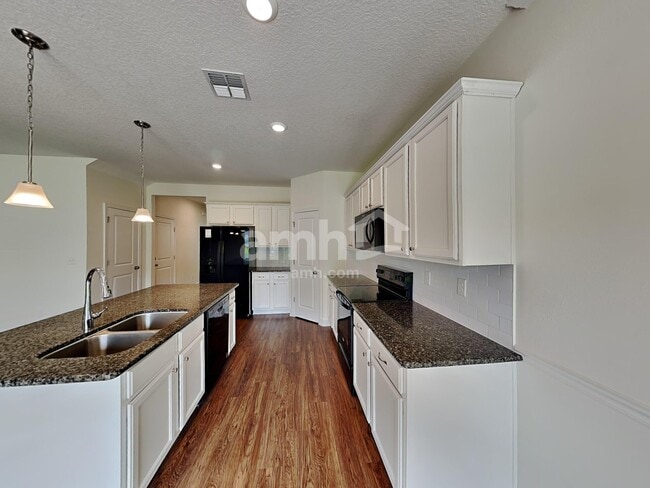 3058 Creek Village Ln