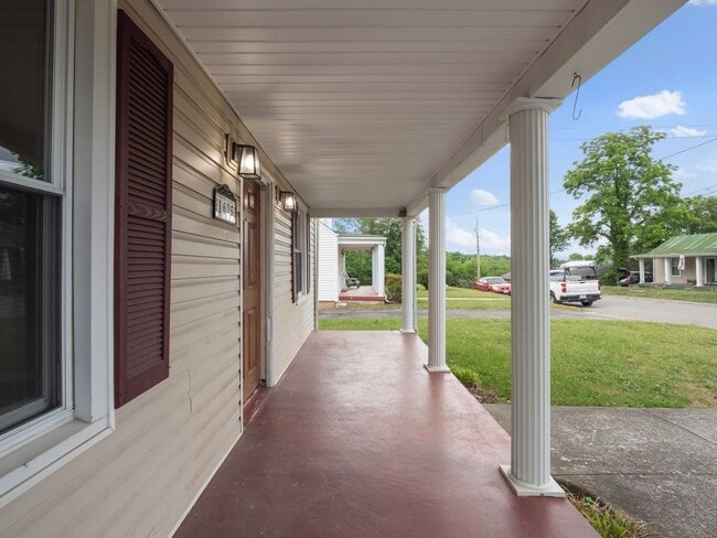 Photo - 4 Bedroom/1 Bathroom Home with Fenced Yard Available in SE Roanoke!