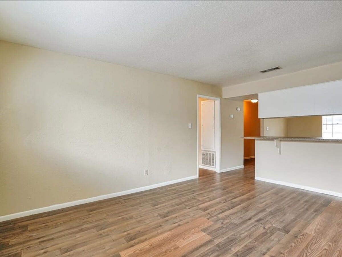 Photo - 427 Hollyvale Dr Unit 6