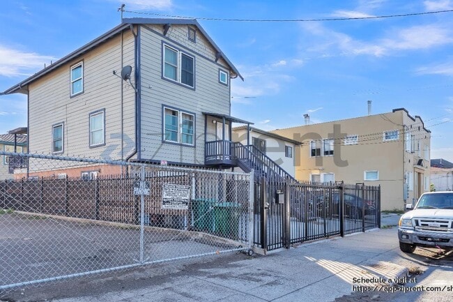 Photo - 655 Brockhurst St
