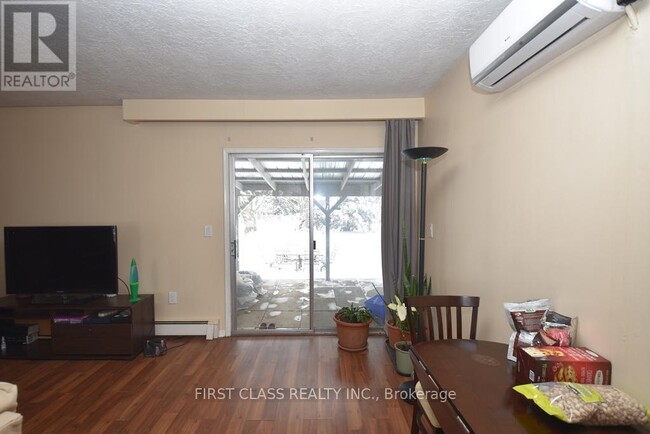 Photo - 5373 Aurora Rd