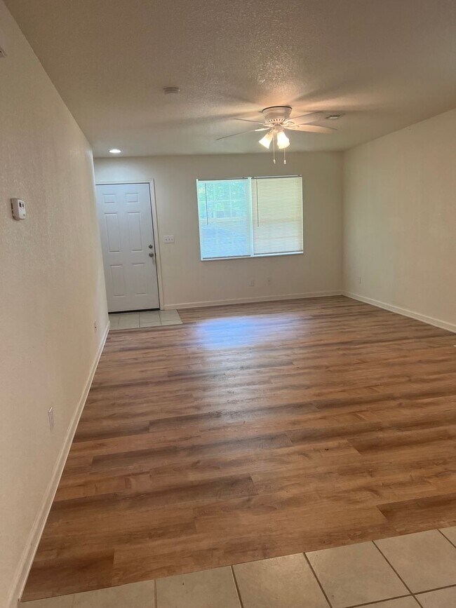 Photo - 304 S. Elm Duplex Unit 304 S. Elm Apt. A