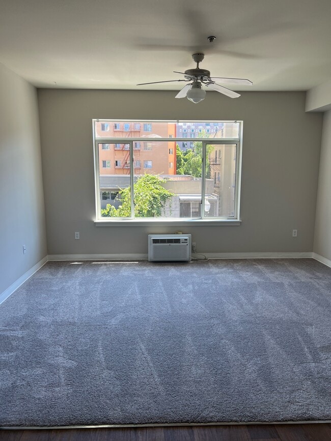 LIVING ROOM - Stadium Station