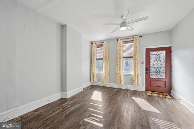 Photo - 1039 W Russell St