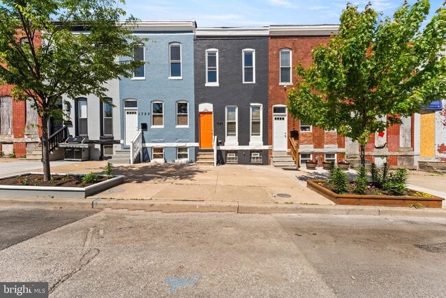 Building Photo - 1724 N Milton Ave