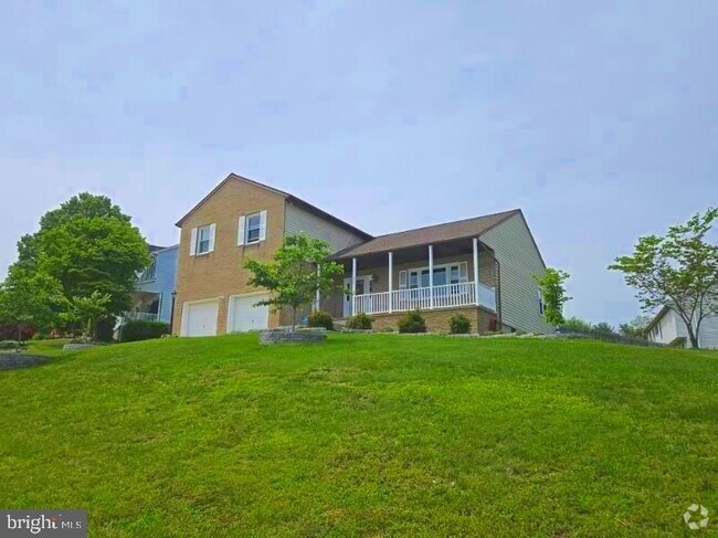 Building Photo - 911 Hedgerow Ct Rental
