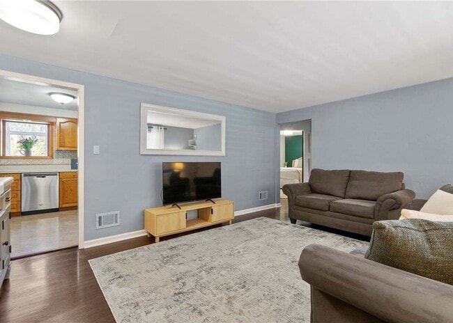 Photo - 699 Doris Dr