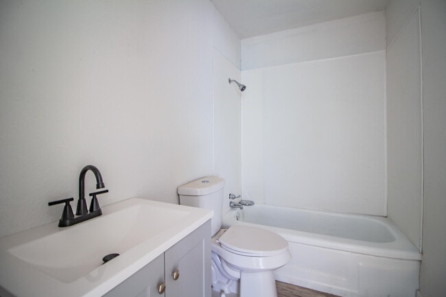 Photo - 302 Avenue U