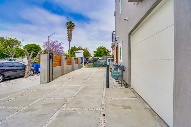 Photo - 2300 Carmona Ave