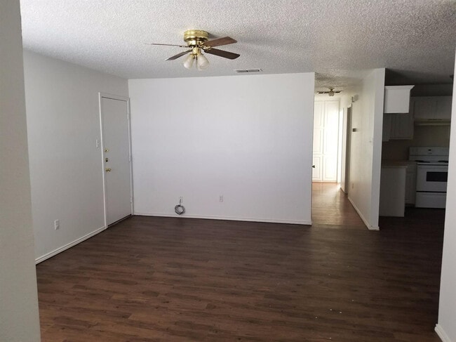 Photo - 1909 S Loop 289