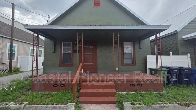 Photo - 2010 N Howard Ave