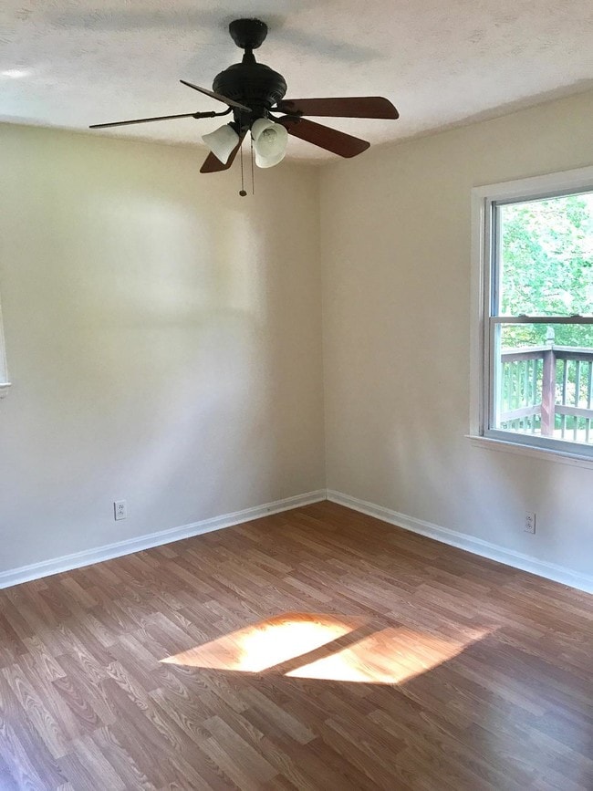 Photo - 220 Highwood Dr