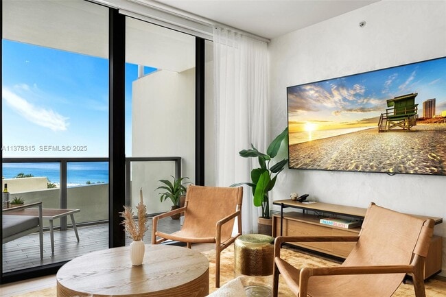 2201 Collins Ave Unit 811