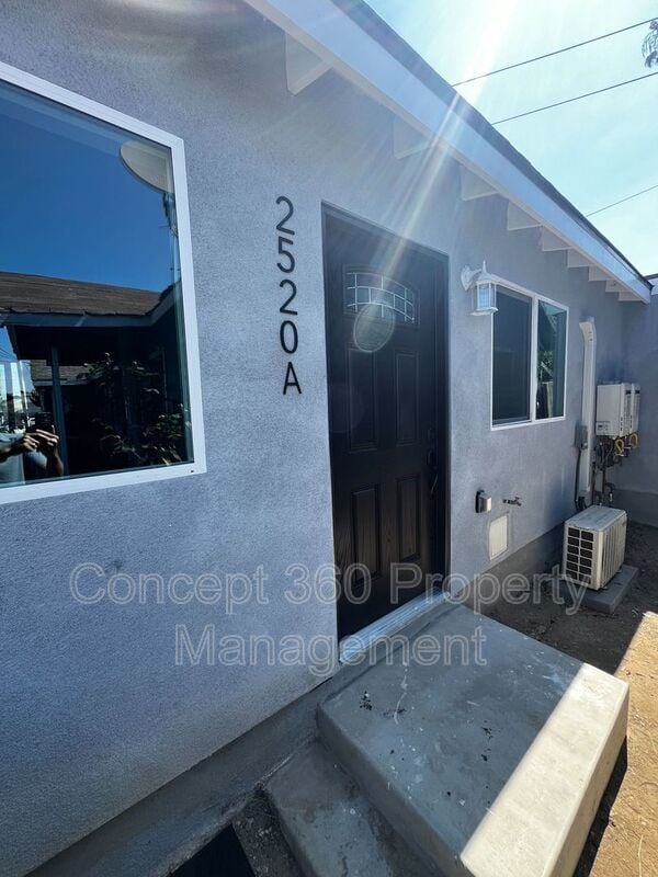 Building Photo - 2520 E Anaheim St Rental