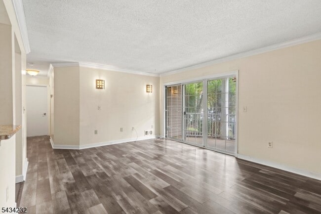 Photo - 24 Amberly Ct