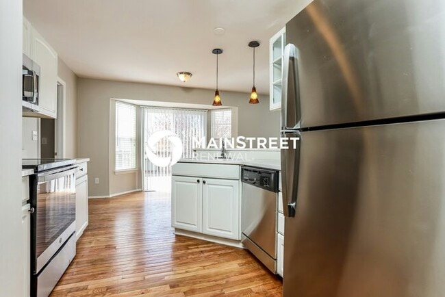 Photo - 3 Bedroom Pet-Friendly Home in St. Peters, MO with Main Street Renewal