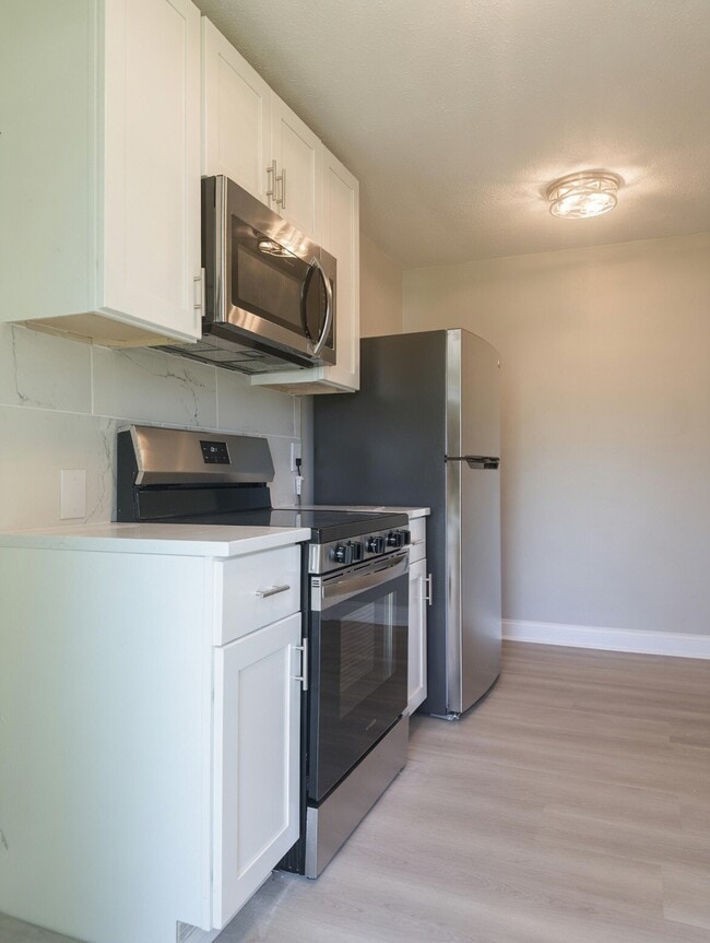 Building Photo - 2443 Julia Ave Unit B