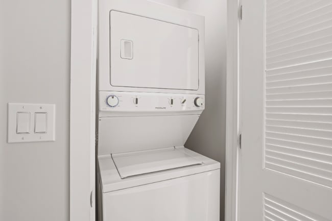 Photo - 760 W Adams St