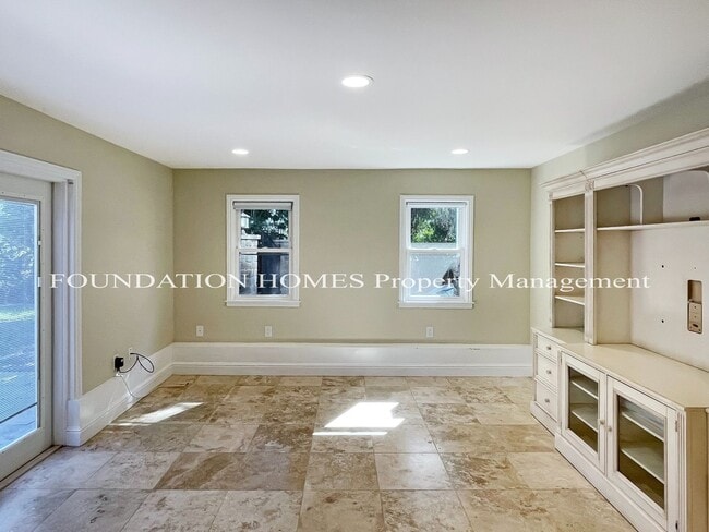 216 San Ramon Way
