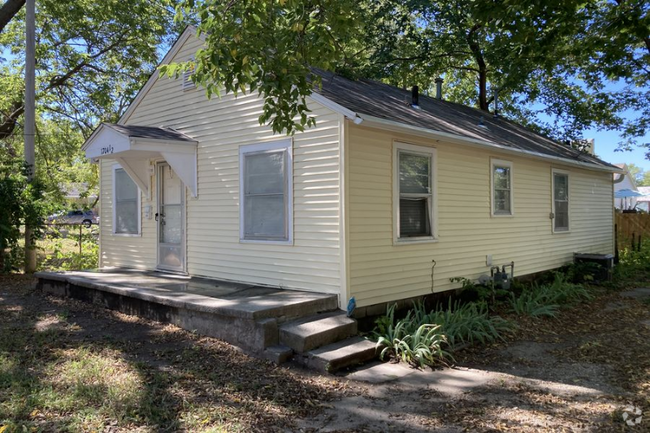 Building Photo - 1704 N Jefferson St Rental