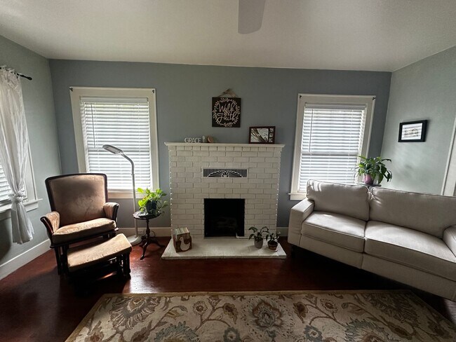 Photo - 1178 E 8th St Unit Front House