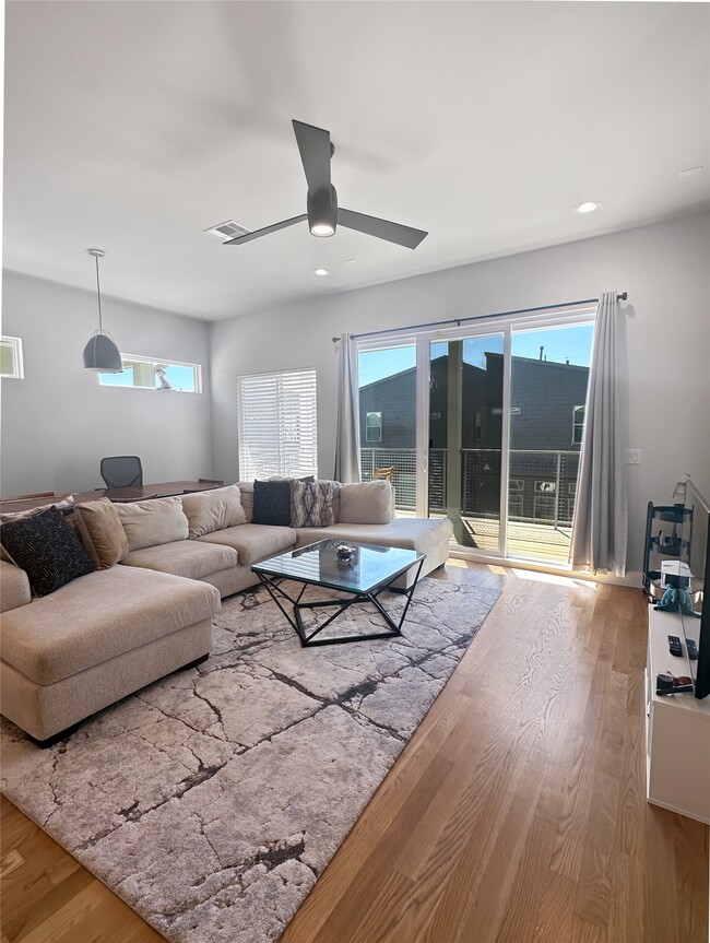 Photo - 4702 Oats St