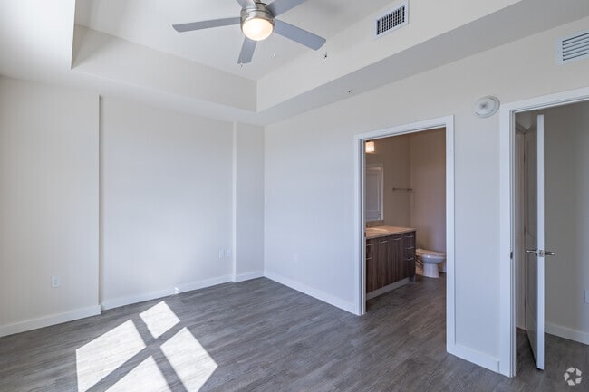 1BR, 1BA - 648SF - Bedroom