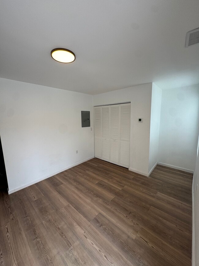 Building Photo - 839 S Jackson St Unit 4