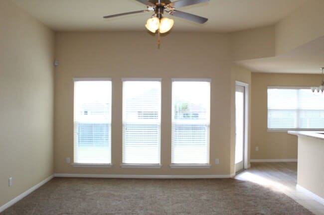 1104 Jamestown Dr