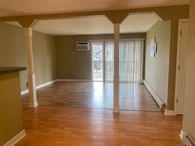 Photo - 16W481 Lake Dr Unit 201