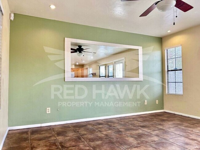 Photo - 820 W University Dr