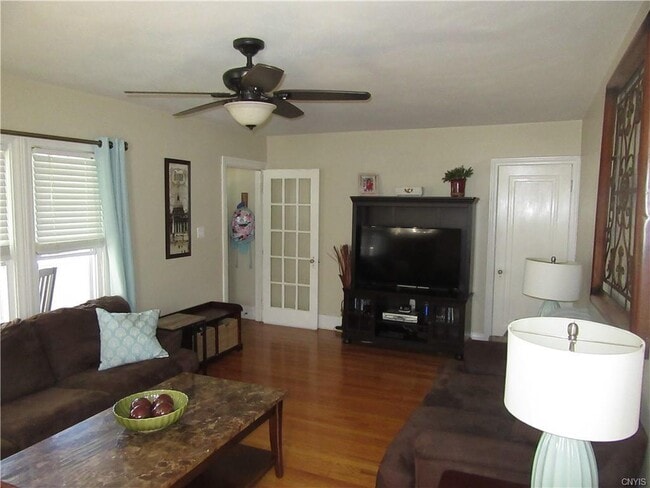 Photo - 420 Durston Ave