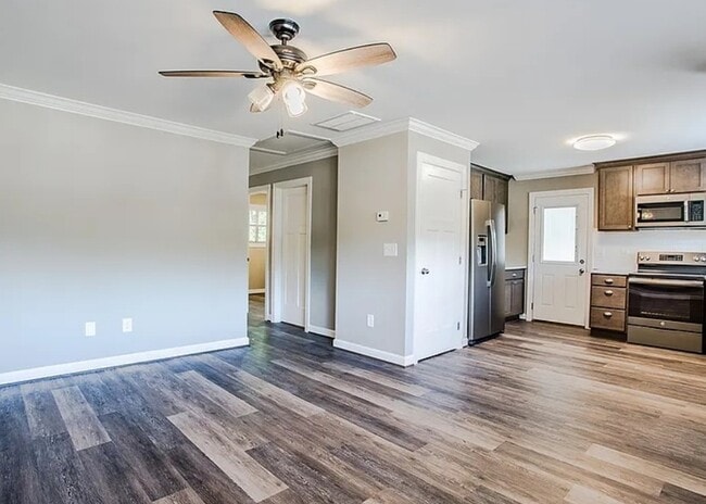 Photo - 306 W College St