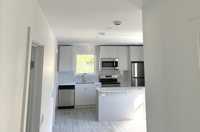 Building Photo - 55 Rosedale Av Unit 1 - 4 available