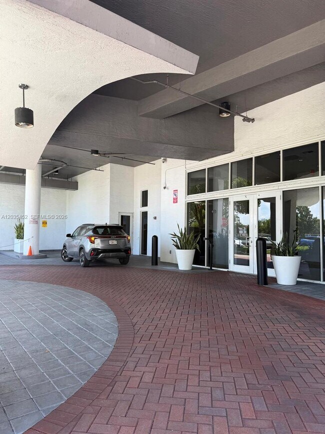 Photo - 1 Glen Royal Pkwy Unidad 1006