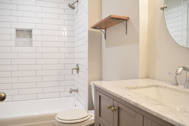 Photo - 807-809 W 40th Street Unit 807-7