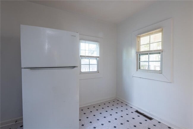 Photo - 1801 Oakmont Dr NW