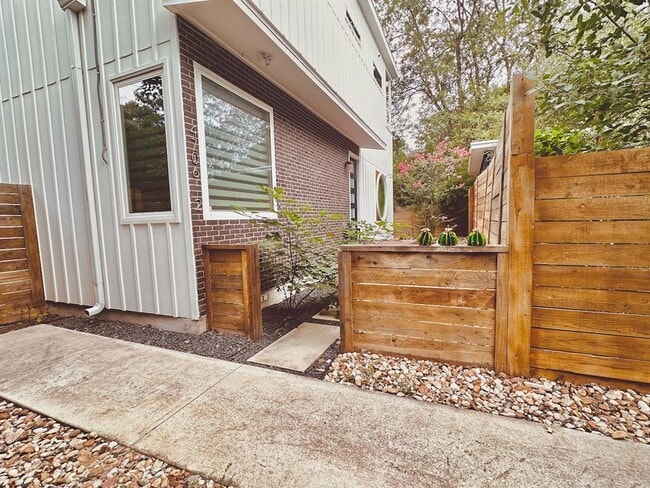 Building Photo - 4706 Sylvandale Dr