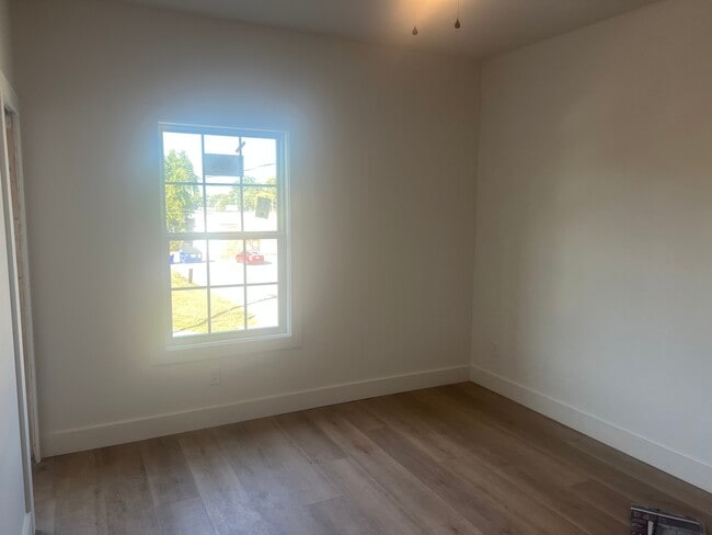 Photo - 205 Walker St Unit A